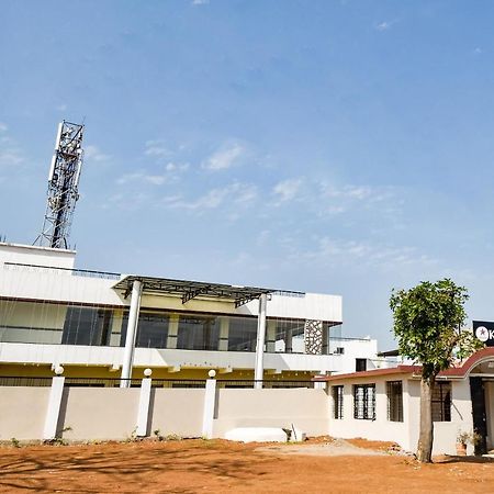 Oyo Hotel Karemore Celebration Bhandāra Extérieur photo