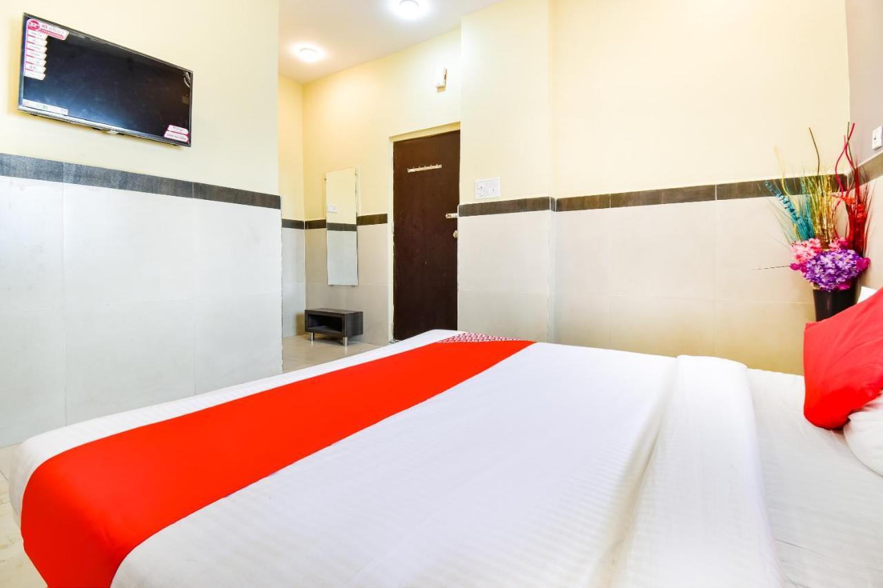 Oyo Hotel Karemore Celebration Bhandāra Extérieur photo